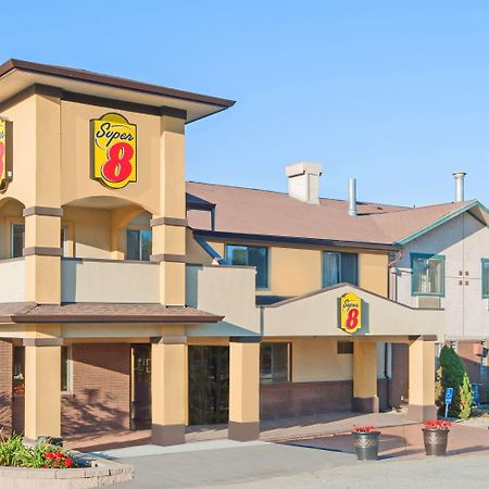 Super 8 By Wyndham Salmon Arm Exterior foto