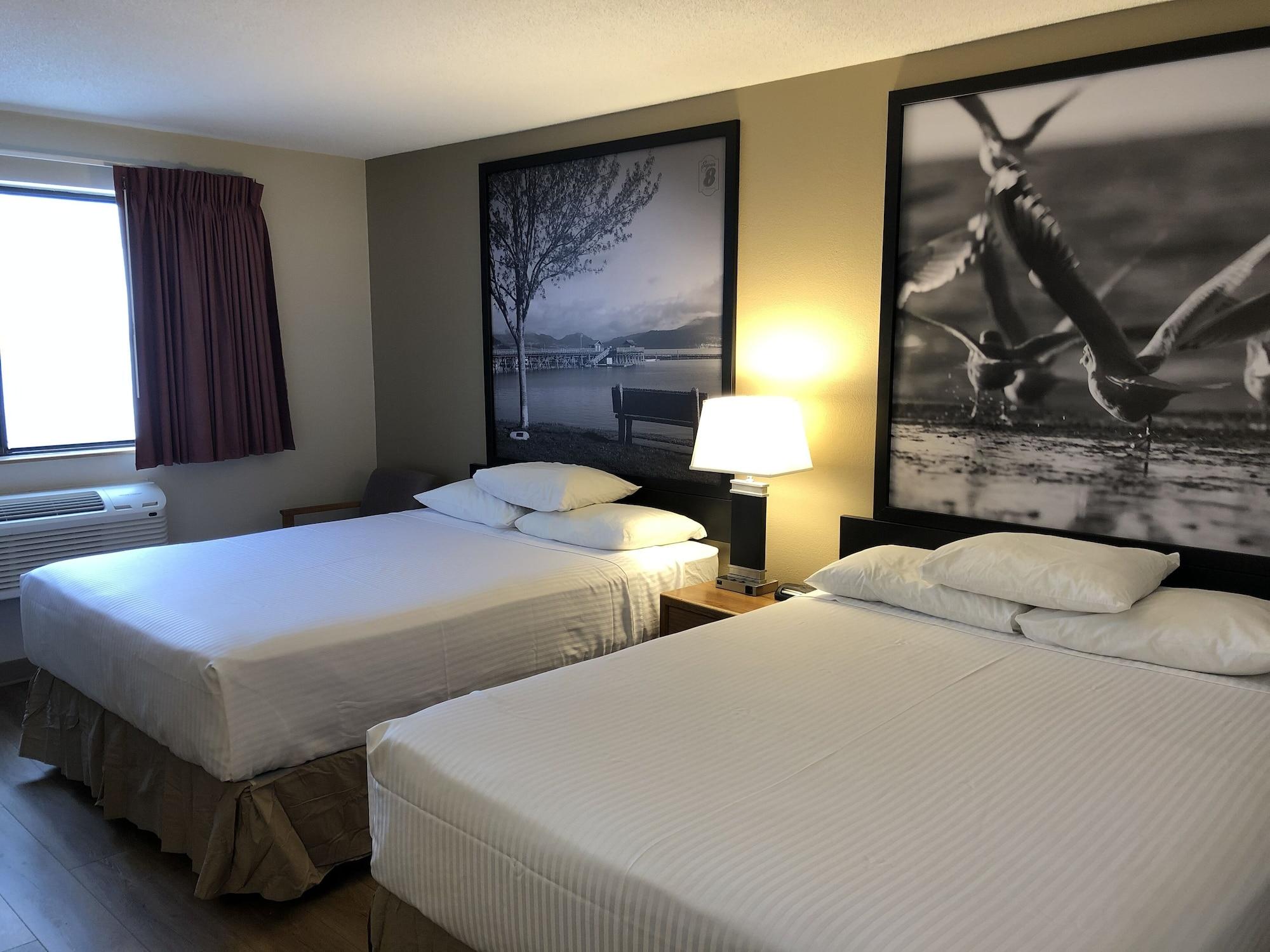 Super 8 By Wyndham Salmon Arm Exterior foto