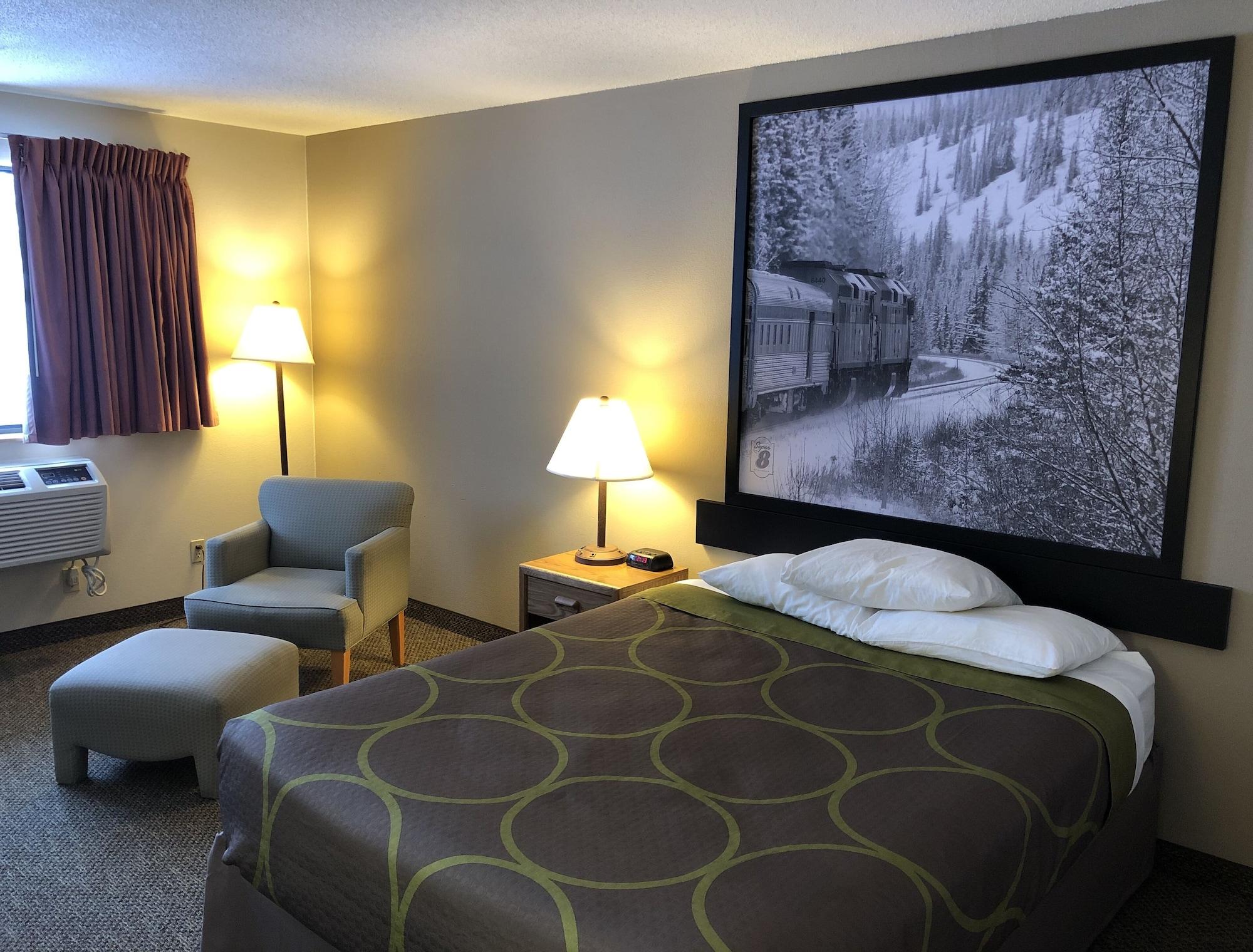 Super 8 By Wyndham Salmon Arm Exterior foto