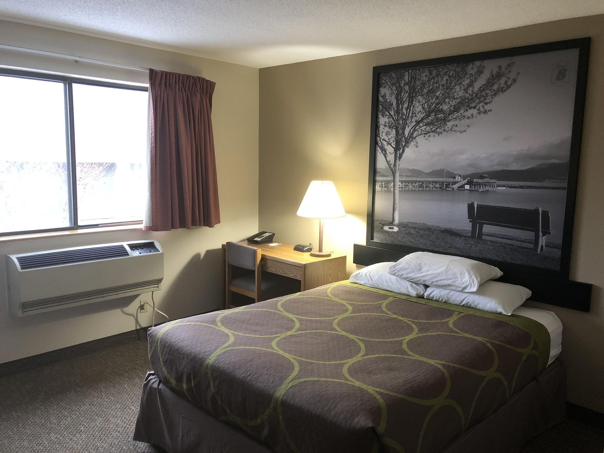 Super 8 By Wyndham Salmon Arm Exterior foto