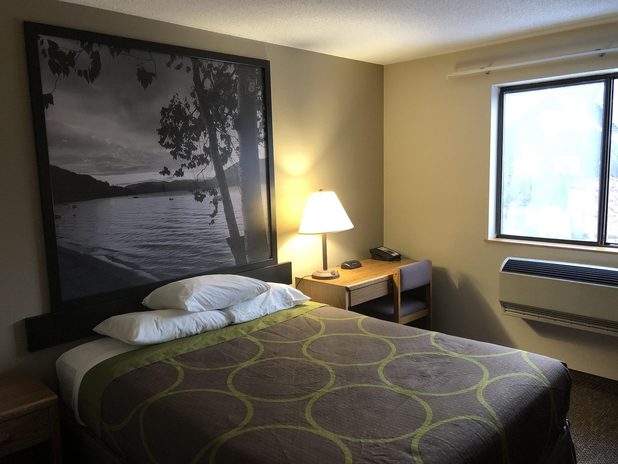Super 8 By Wyndham Salmon Arm Exterior foto