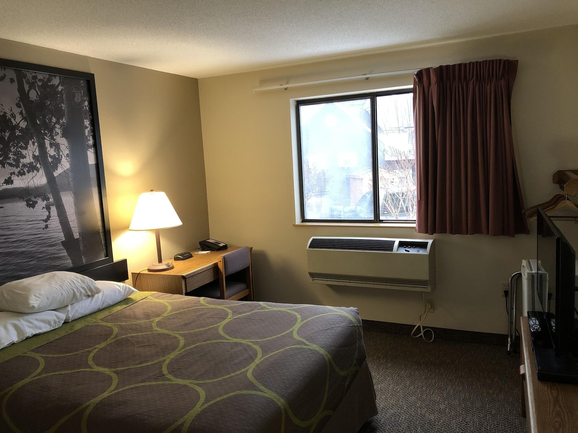 Super 8 By Wyndham Salmon Arm Exterior foto