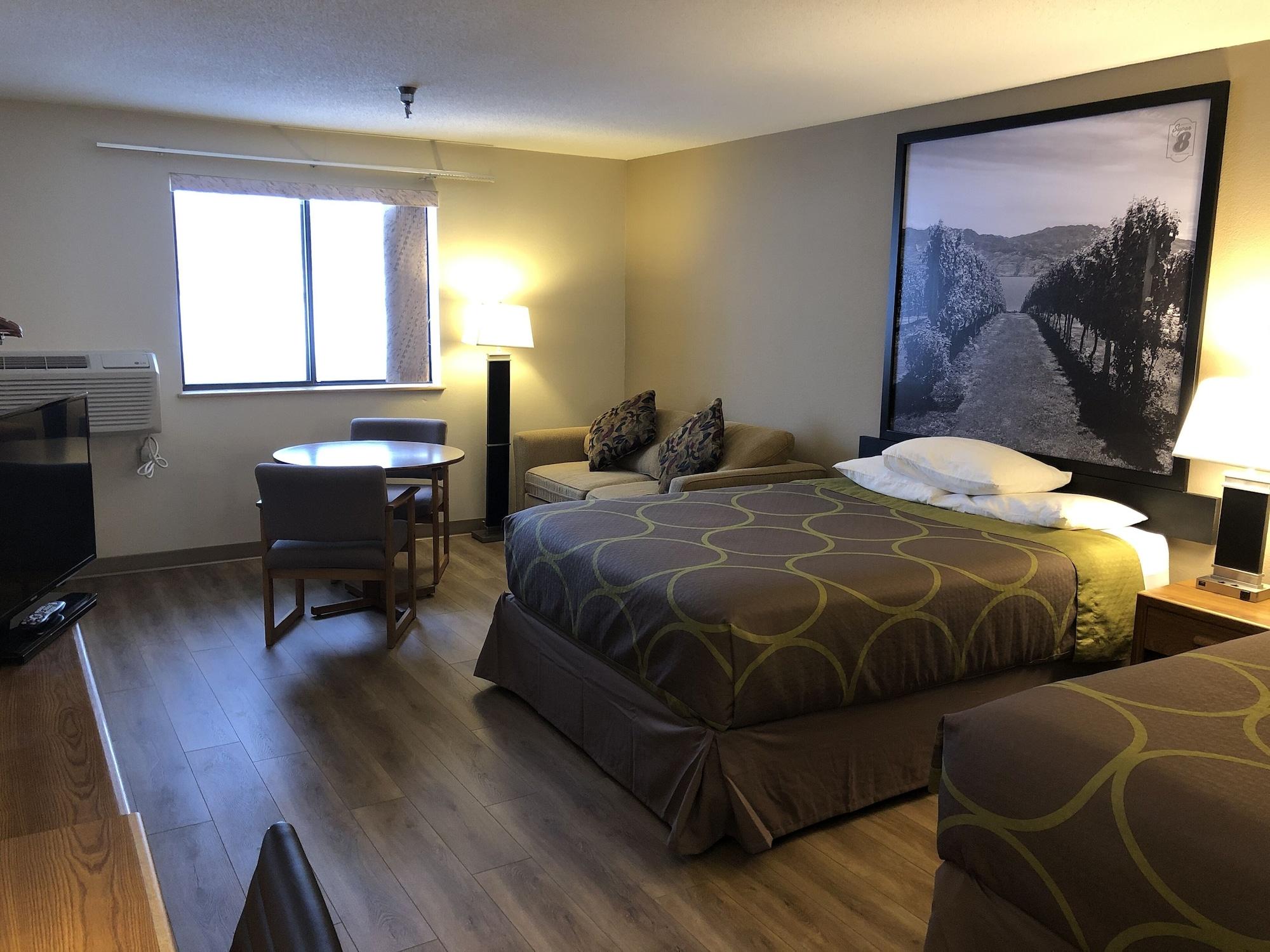 Super 8 By Wyndham Salmon Arm Exterior foto