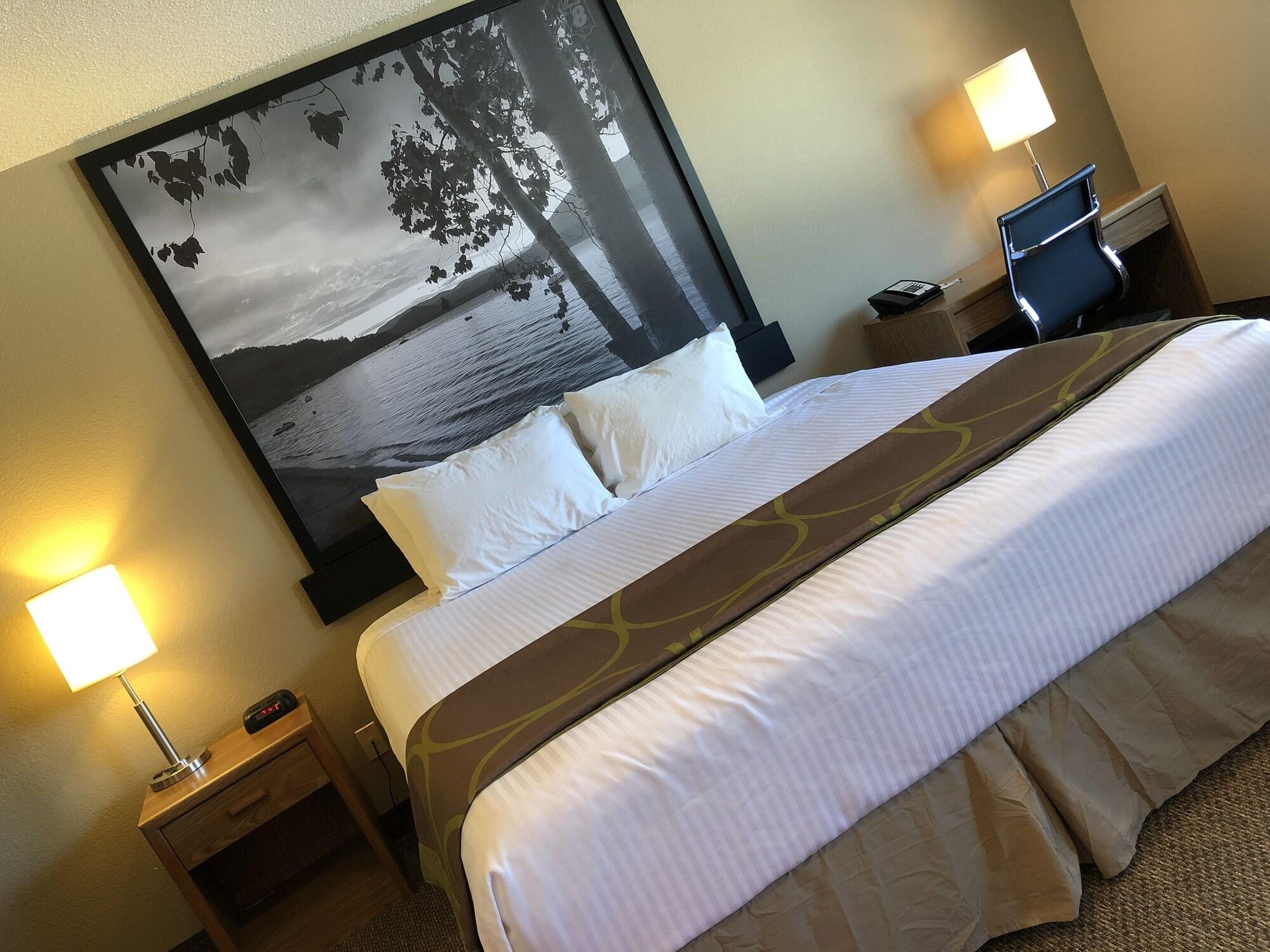 Super 8 By Wyndham Salmon Arm Exterior foto