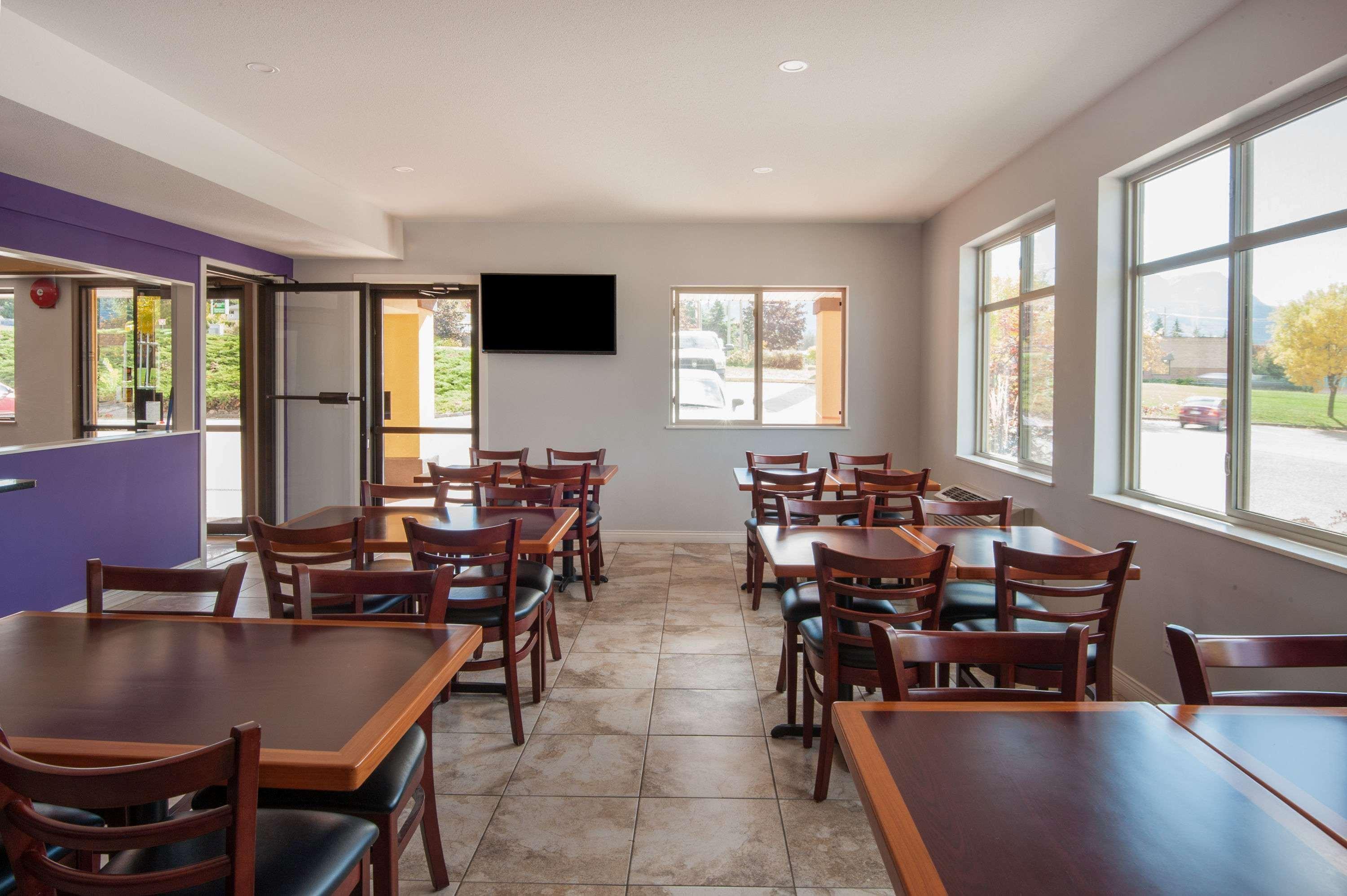 Super 8 By Wyndham Salmon Arm Exterior foto