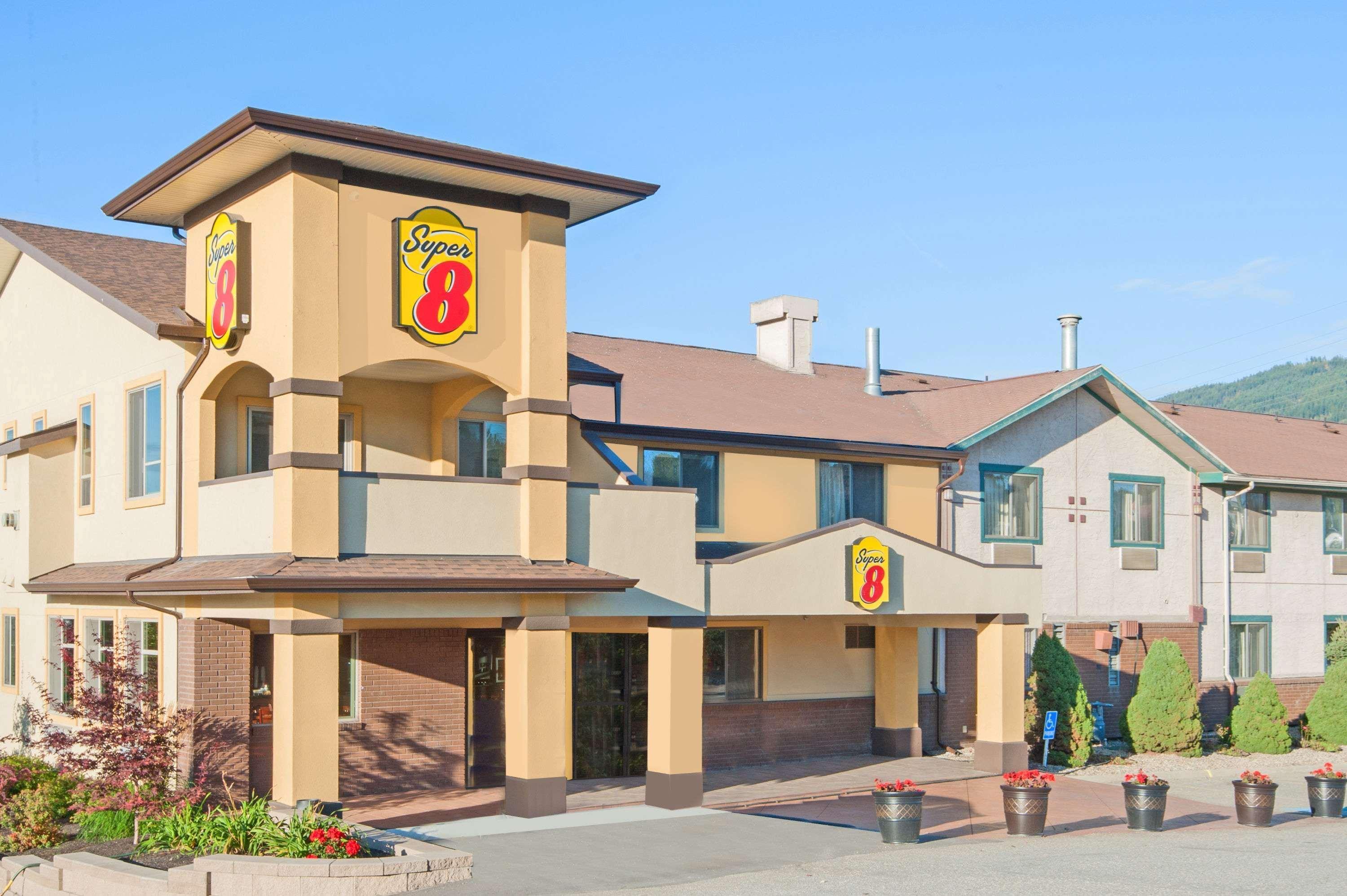 Super 8 By Wyndham Salmon Arm Exterior foto