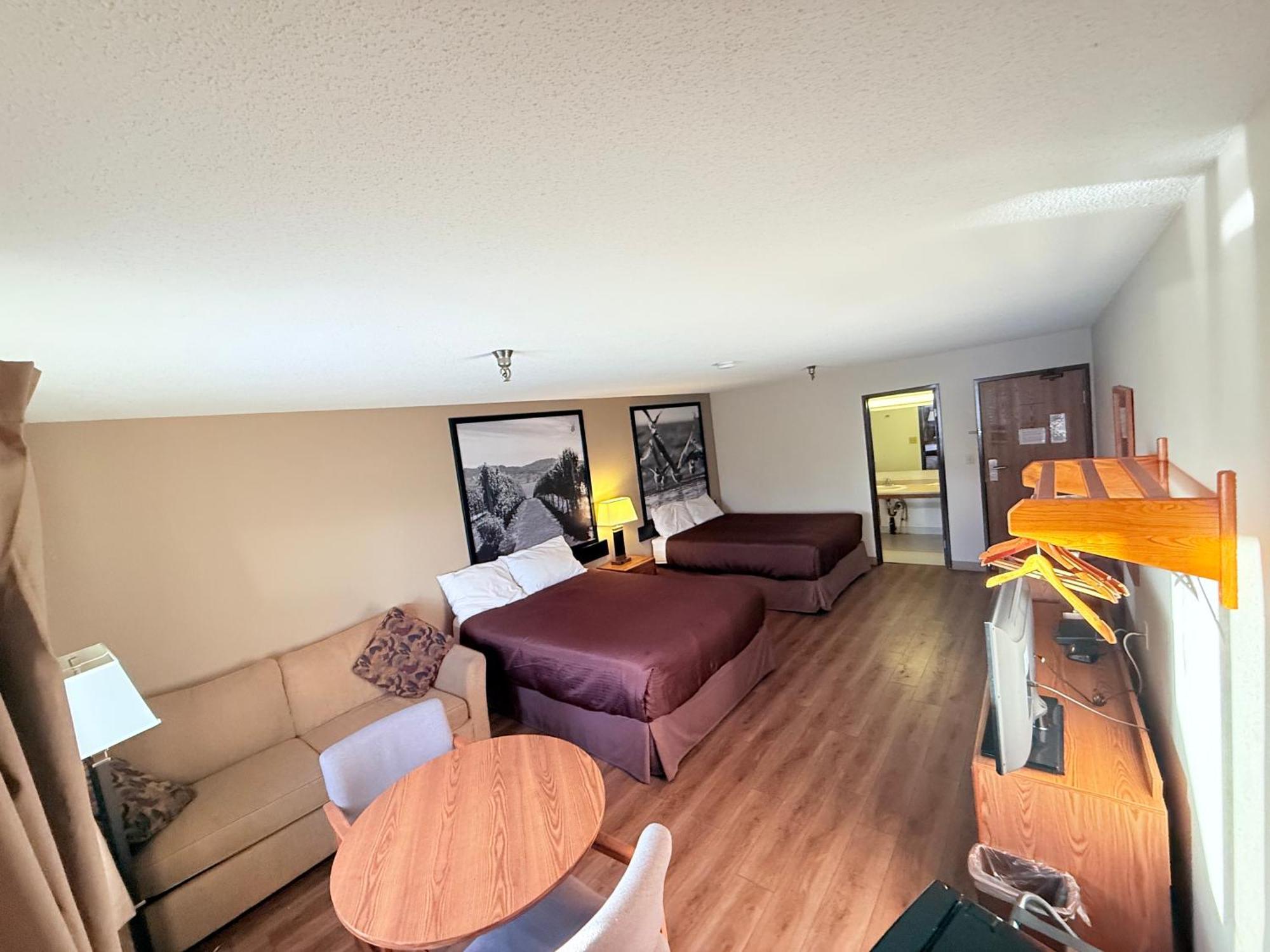 Super 8 By Wyndham Salmon Arm Exterior foto